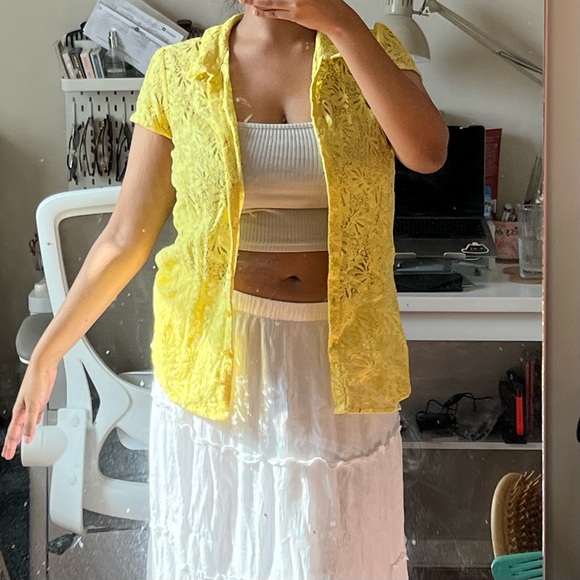 lemon yellow short sleeve floral lace button up/ cover🌟 - Picture 9 of 9